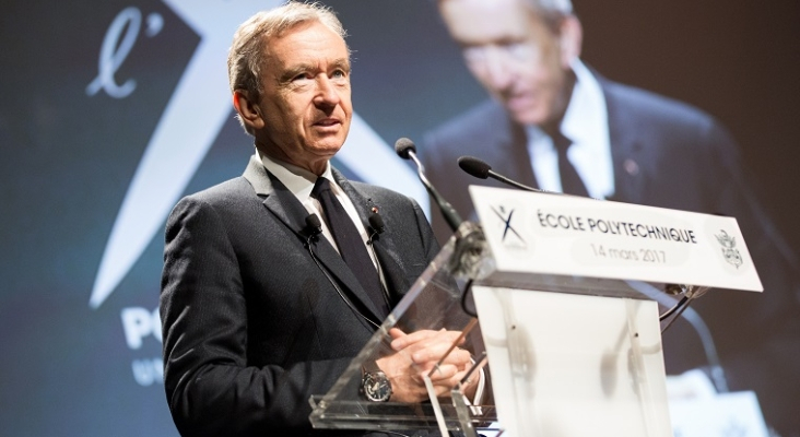 Bernard Arnault, empresario turístico, recupera la posición de 'persona más rica del mundo' | Foto: Jérémy Barande / Ecole polytechnique Université Paris-Saclay (CC BY-SA 2.0)