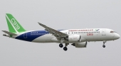 La amenaza ya es real: China entrega su primer avión a una aerolínea internacional