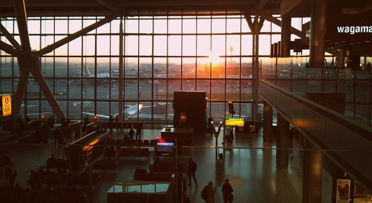 Detienen en el aeropuerto de Londres-Heathrow a un hombre por transportar uranio