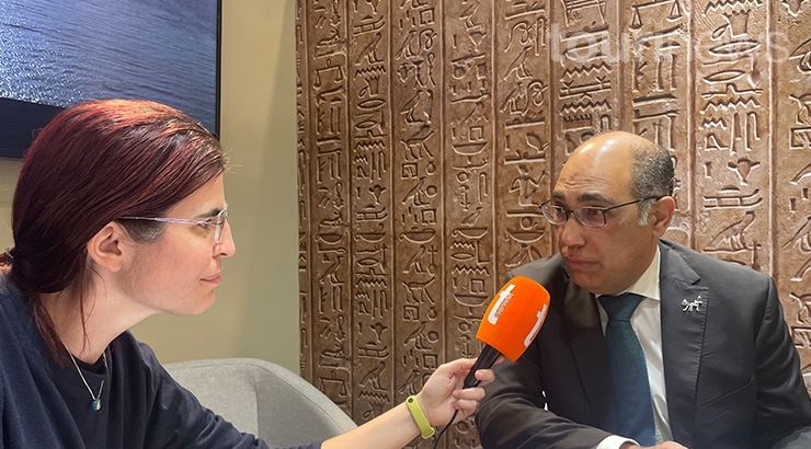 Amor Alonso, directora de Tourinews, y Amr Elkady, CEO de la Autoridad de Egipto. Foto: Tourinews©