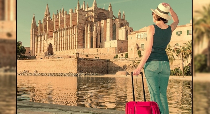 "Tenemos ‘mesa para uno’ a diario": Los viajeros solitarios transforman el paradigma turístico