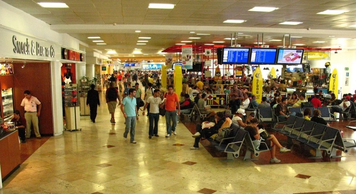 Sala embarque del aeropuerto de Cancún (México) | Foto: I, Elemaki (CC BY-SA 2.5)