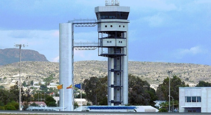 El Gobierno prepara la mayor privatización del control aéreo en España. Foto: Controladores aéreos