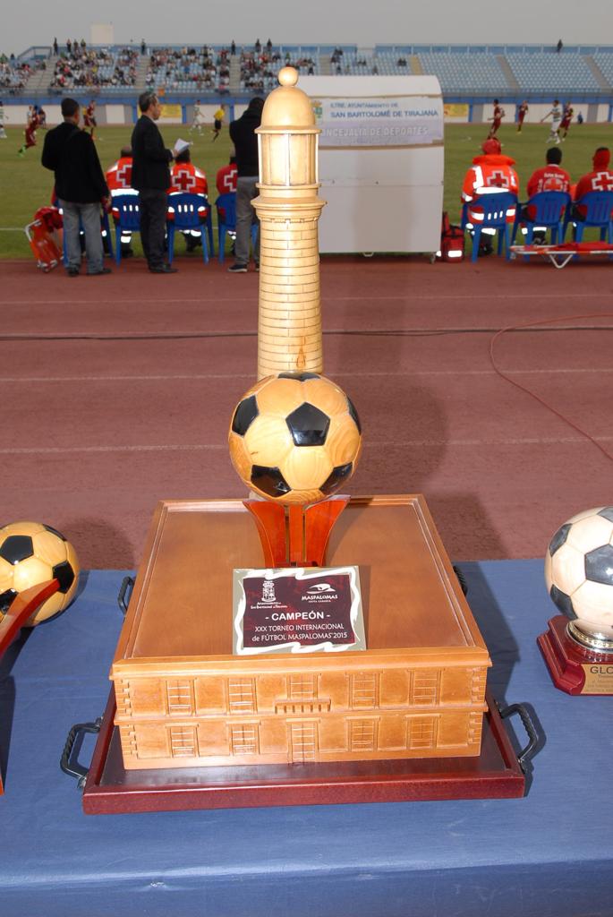 Trofeo del Torneo Internacional de Fútbol de Maspalomas de 2015. Foto cedida
