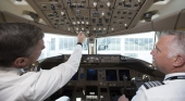 Pilotos en la cabina de vuelo de un avión | Foto: American Airlines
