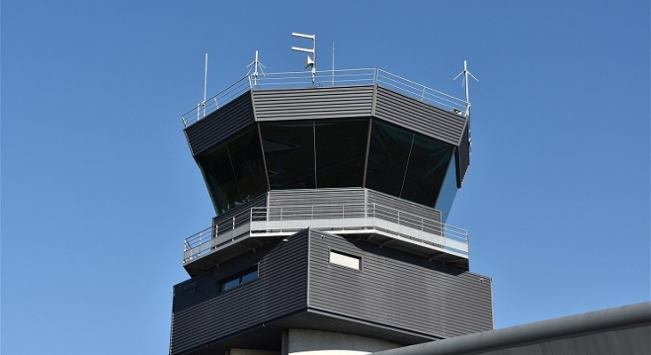 Los gigantes del control aéreo europeo ponen sus ojos en las torres de control en España