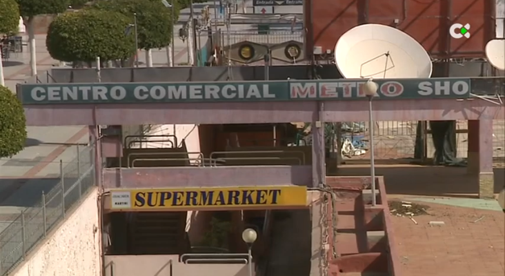 Vista del centro comercial Metro, declarado en ruinas, en Playa del Inglés (Gran Canaria)  