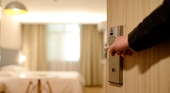 Hoteleras reducen sus plazas turísticas para alojar a sus trabajadores