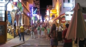 Calle Santa Agnès, en la zona conocida por los turistas como West End de Sant Antoni (Ibiza) | Foto: CC BY-SA 2.0