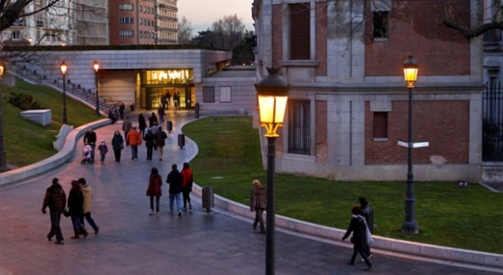 Acceso al Claustro de los Jerónimos atardeciendo | Foto: Museo del Prado