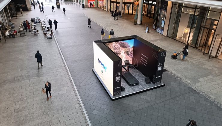 Cubículo con vídeo-senderos de Tenerife en el centro comercial Mall of Berlin (Alemania) | Foto: Cabildo de Tenerife