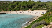 Cala Varques, una de las playas protegidas por el nuevo plan del Govern | Foto: Wikimedia Commons