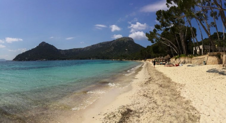 Ya son 15 las playas mallorquinas en las que está prohibido fumar / Playa de Formentor (Mallorca) | Foto: dronepicr (CC BY 2.0)