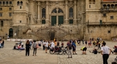 Visitantes en torno a la Catedral de Santiago de Compostela