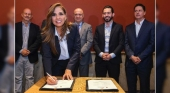 Mara Lezama, gobernadora de Quintana Roo, firma el acta de constitución del nuevo Consejo Hotelero del Caribe Mexicano