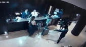 Los criminales se ceban con los hoteles dos asaltos con pistola en Alcorcón (Madrid) | Captura de vídeo El Mundo