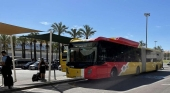 Vehículo del servicio público de autobús interurbano Aerotib, en el Aeropuerto de Palma de Mallorca | Foto: CTM