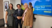 De izqda. a dcha., Verónica Pardo, subsecretaria de Turismo de Chile; Gustavo Matos, presidente del Parlamento de Canarias; Carlos Edmunds, Consejo de Ancianos de la Isla de Pascua.