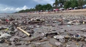 Playa de Bali (Indonesia) cpompletamente invadida por la basura | Foto: vía Antena 3