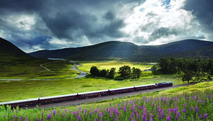 El tren Royal Scotsman durante un trayecto por las Highlands de Escocia | Foto: Belmond El tren Royal Scotsman durante un trayecto por las Highlands de Escocia | Foto: Belmond