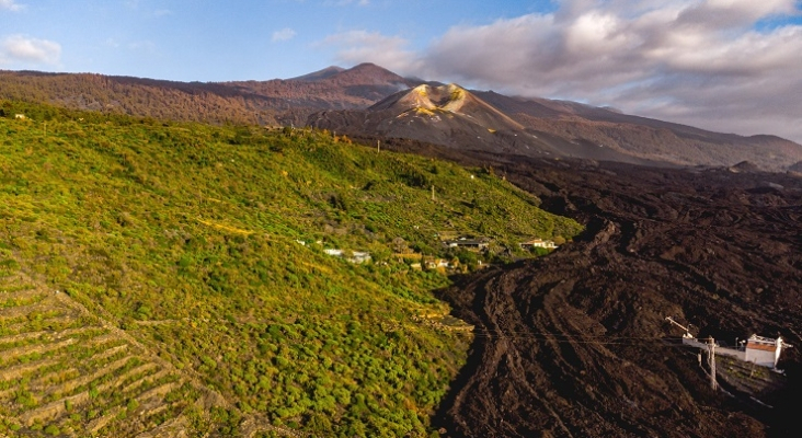 Vista del volcán Tajogaite y la colada volcánica | Foto: Visit La Palma