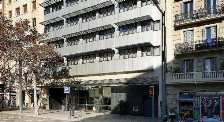 Fachada del Hotel Lugano, en Barcelona | Foto: Salomon 1965