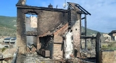 Chalet calcinado en Castiello de Jaca (Huesca), en el Pirineo aragonés | Foto: vía El Mundo