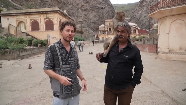 El 'youtuber' Luisito Comunica en uno de sus viajes a la India 