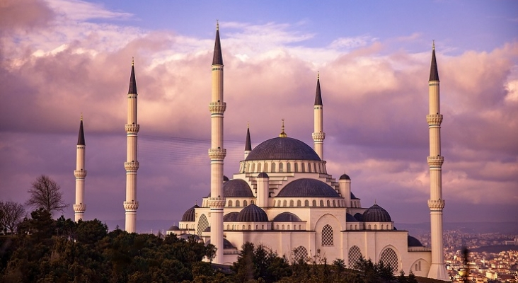 Mezquita de Santa Sofía en Estambul (Turquía) | Foto: RiZeLLi vía Pixabay