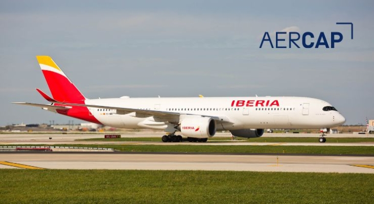 Avión Airbus A350 de Iberia en un aeopuerto | Foto: Montaje Tourinews