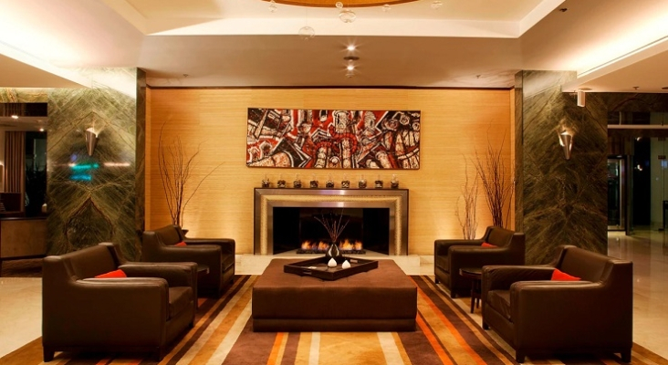 Lobby del Mexico City Marriott Reforma Hotel, gestionado por Diestra Hoteles | Foto: Marriott