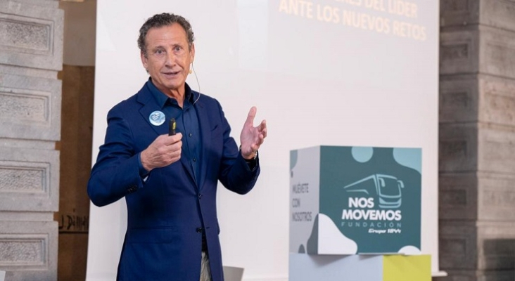 Jorge Valdano impartiendo la charla sobre liderazgo