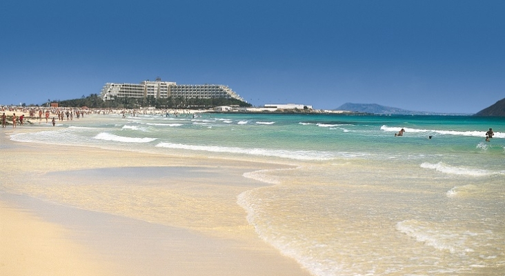 Hotel Riu Palace Tres Islas sobre las dunas de Corralejo (Fuerteventura) | Foto: RIU Hotels & Resorts