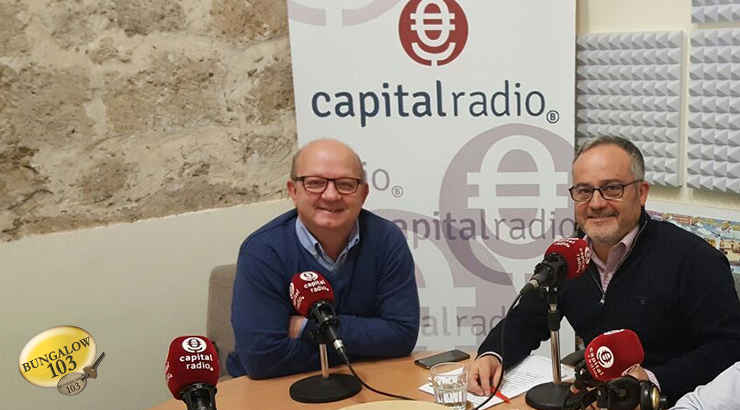 Juan González con Ignacio Moll en el estudio de radio