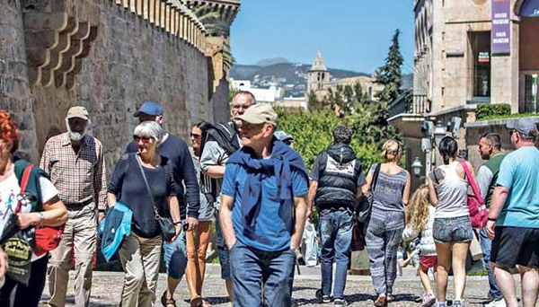 El verano de los excesos | Turistas en Baleares