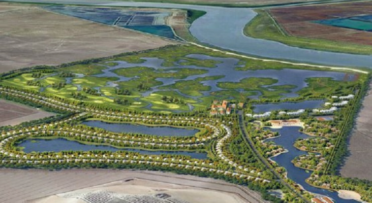 Recreación del complejo de hoteles, villas y campo de golf en las marismas desecadas del río Guadalquivir, frente al Parque Nacional de Doñana 