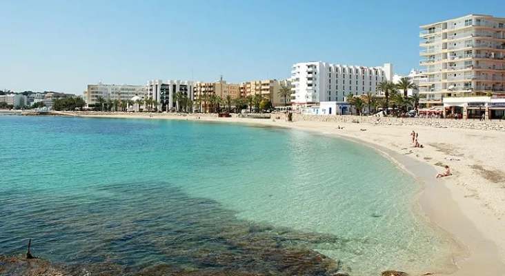 Playa de Santa Eulària (Ibiza) | Foto: visitsantaeulalia.com