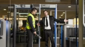 Control de seguridad de pasajeros en un aeropuerto | Foto: Cuadernos de Seguridad