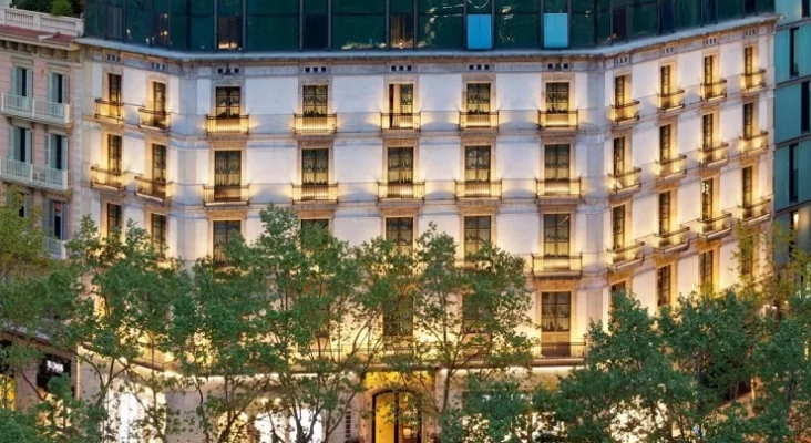 Hotel Condes de Barcelona, perteneciente a la familia Cadarso