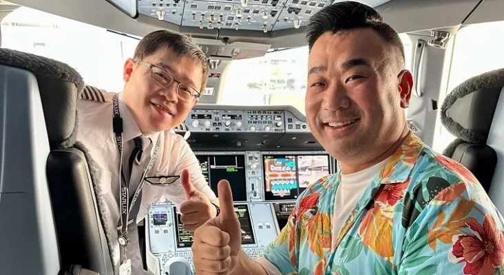 La visita de un youtuber a la cabina de un avión puede costarle el puesto al fundador de la aerolínea | Foto: Sam Chui