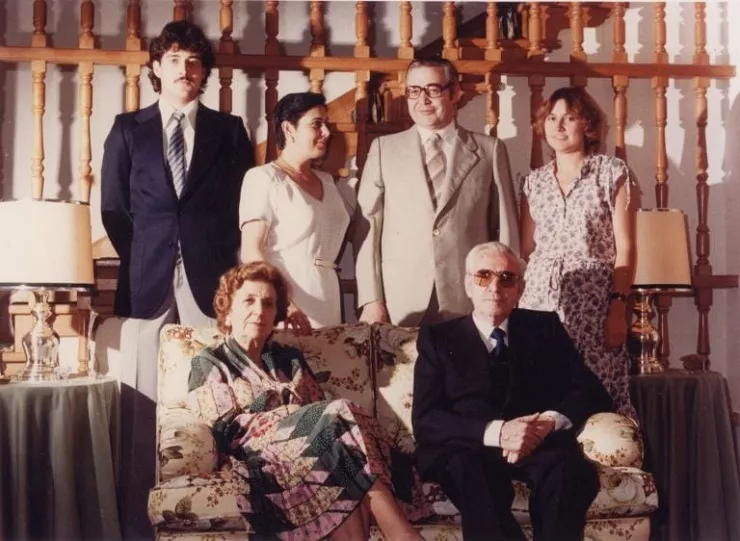 Tres generaciones de la familia Riu Juan Riu y María Bertrán; Luis Riu y Pilar Güell; y Luis y Carmen Riu