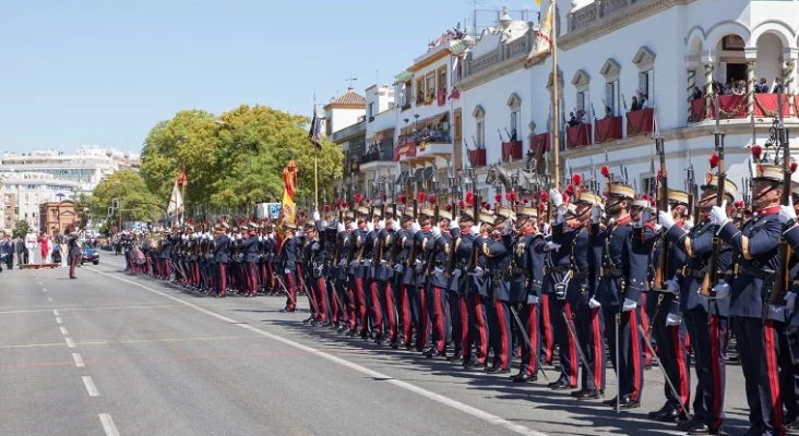 Parada militar conmemorativa del Día de las Fuerzas Armadas celebrada en Sevilla en 2019 | Foto: Ministerio de Defensa