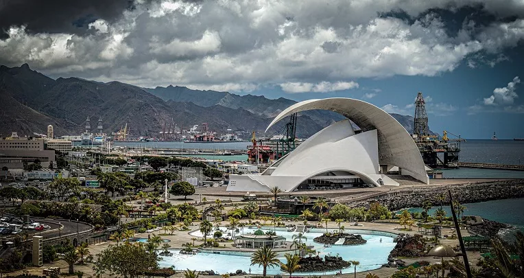 Vista del auditorio y el puerto de Santa Cruz de Tenerife