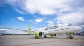 Avión de Air Baltic, aerolínea que a menudo presta aviones en 'wet lease' a Lufthansa