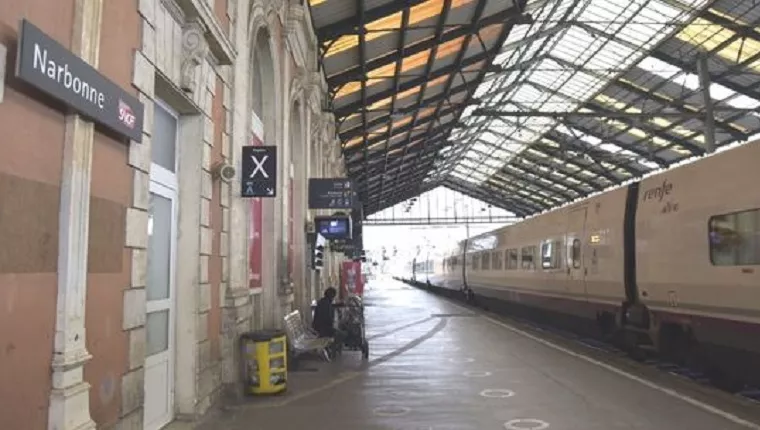 Estación de Narbona (Francia) con un tren del servicio AVE de Renfe | Foto: Renfe