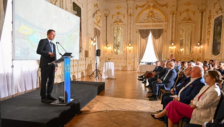 Christoph Kiessling durante su intervención en la presentación del proyecto Siam Park Gran Canaria celebrada en el Gabinete Literario de Las Palmas de Gran Canaria | Foto: Grupo Loro Paque