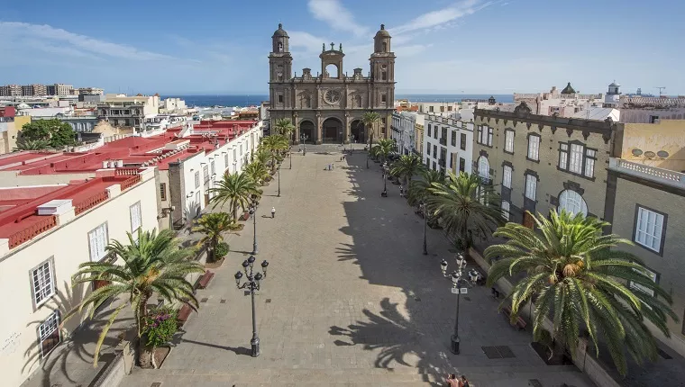 Plaza de Santa Ana, con la Catedral al fondo | Foto: Nacho González