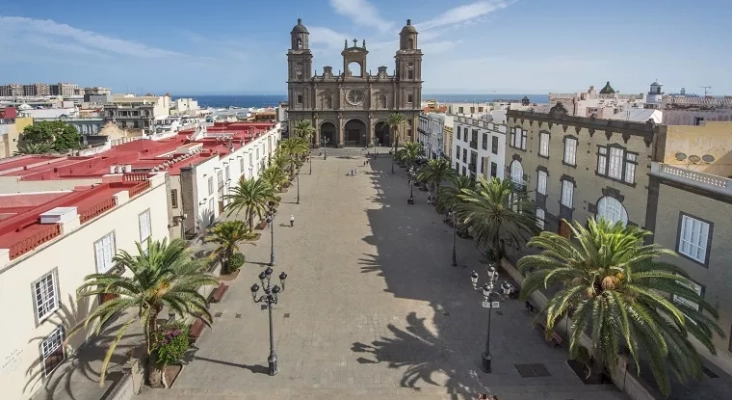 Plaza de Santa Ana, con la Catedral al fondo | Foto: Nacho González