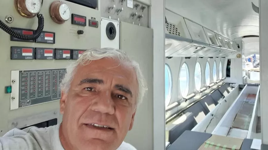 Pachy Martín en el interior del submarino