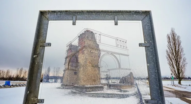 Heidentor Foto Römerstadt Carnuntum